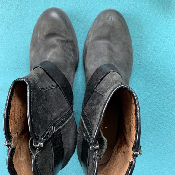 Donald J Pliner Dalis buckle zip anlel black sueded leather hooded bootie 6M - Picture 2 of 6